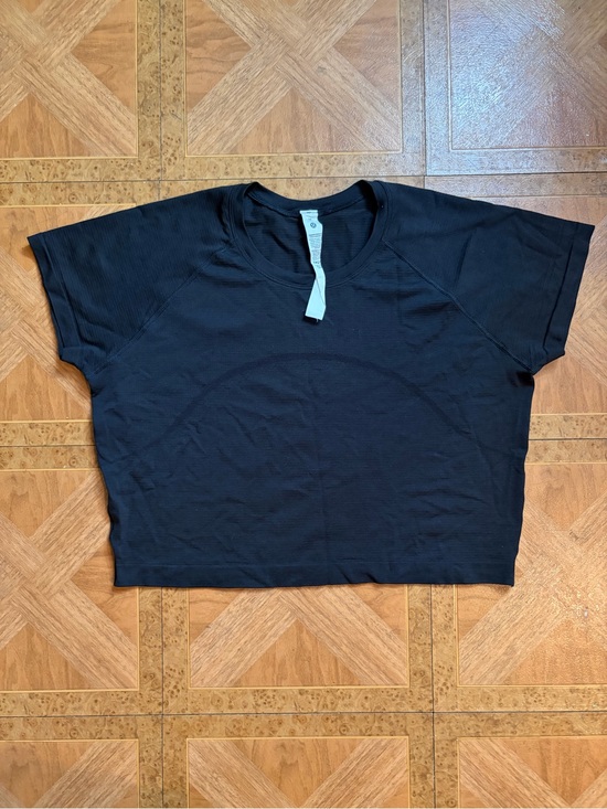 lululemon athletica Tops - Lululemon athletica Swiftly Black Cropped Short-Sleeve Shirt Sz 14